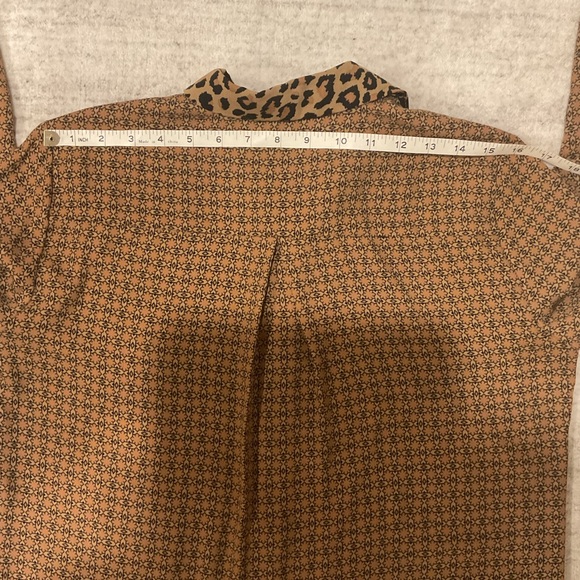 MELANIE LYNE Like NEW Printed Buttoned Down  Blouse - Picture 5 of 7